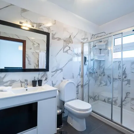 The Red Nest By Galmi Apartament Arco da Calheta (Madeira)